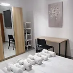 Deggies - Spacious, Modern Apartment! 纳克萨